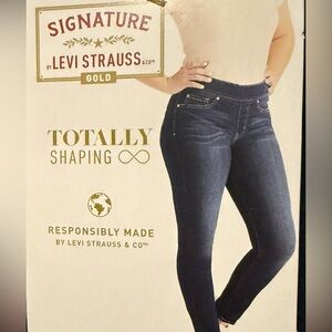 NWT Levi’s Signature Stretch Pull-On Dark Blue Skinny Jeans (Size 14)
